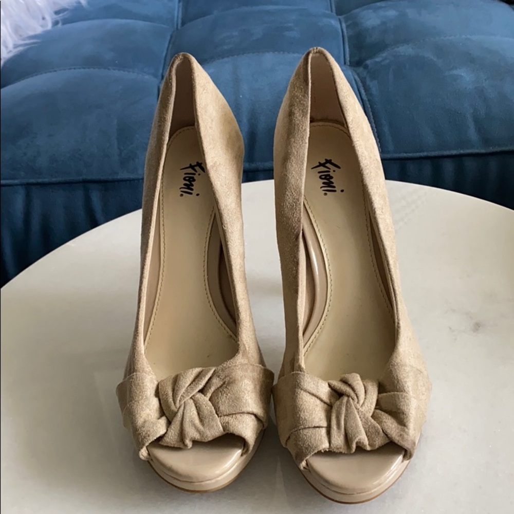 Suede nude peep toes